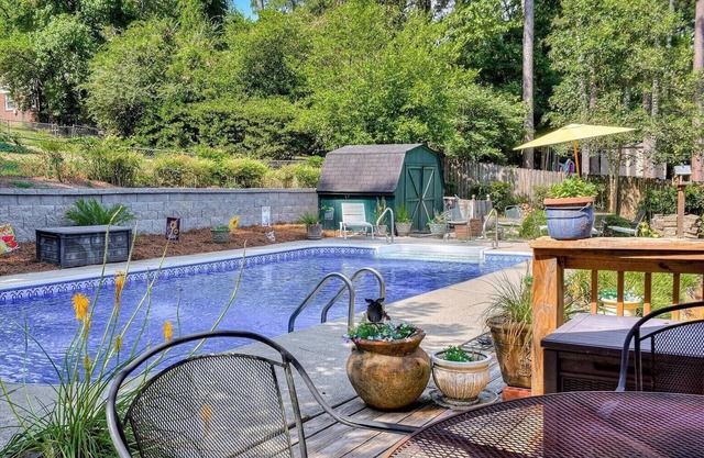 This the ideal Master's rental 1.4 Miles from course. Maid service included.