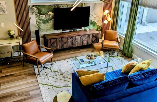 This townhouse is a 5 bedroom(s), 5.5 bathrooms, located in Chattanooga, TN.