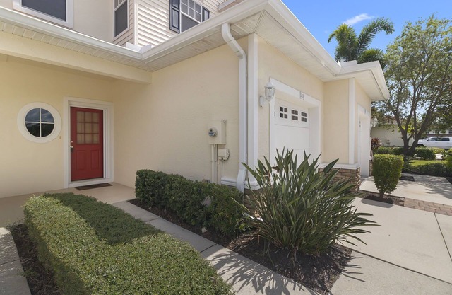 This townhouse is a 3 bedroom(s), 2.5 bathrooms, located in North Port, FL.