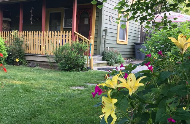 Cette cabine de deux étages est située dans le village historique de Clifton / YellowSprings