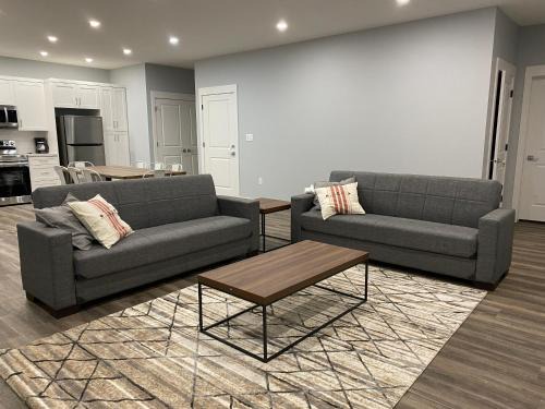 Thistle Ridge (Lower) New Waterton Lakes Area Waterfront Home