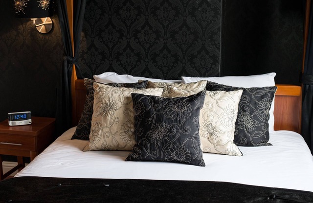 Thomas James Hotel
