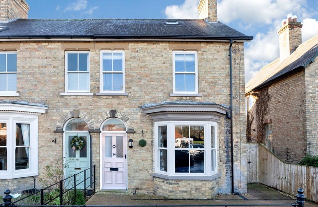 THORNCLIFFE HOUSE, pet friendly, with open fire in Pocklington