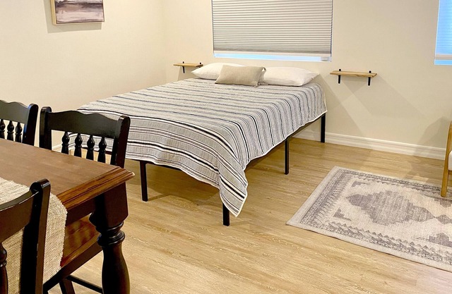 Thousand Oaks Studio Guest Cottage