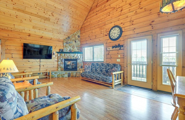 Three Bears Resort Home w/ Perks + Outdoor Spots!