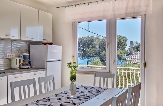 Appartement de trois chambres avec le balcon et la vue sur le mer Martinscica, Cres (A-23222-a)