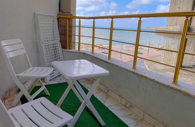 Three-Bedroom Apartment - Corner Sea View