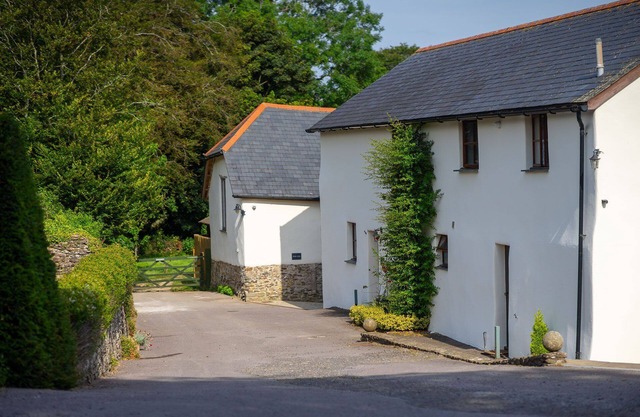 5 bedroom countryside cottage with hot tub, close to North Devon coast.
