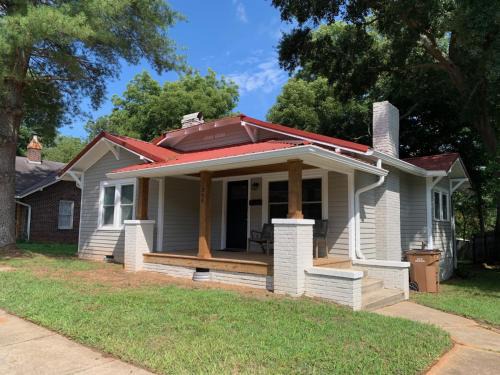 Three Bedroom Downtown Cottage