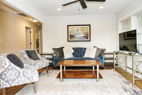 Three Bedroom Outdoorsy Escape in Huntersville