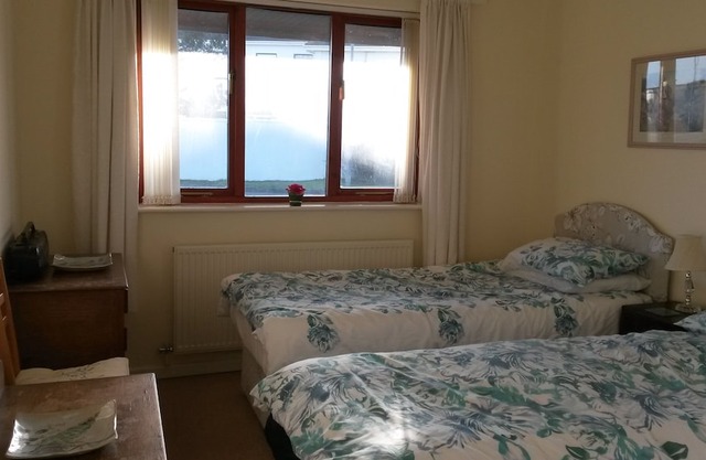 Three bedroom pet friendly bungalow in a quiet location 10 mins walk of beach