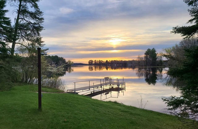 Three Bedroom Ranch on the Lake w/ Firepit