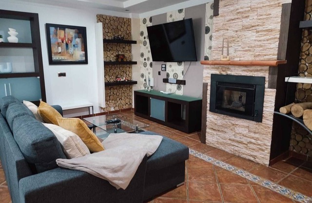 Three bedrooms five bathrooms patio with pool private parking