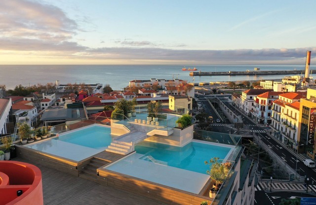 Three House Hotel