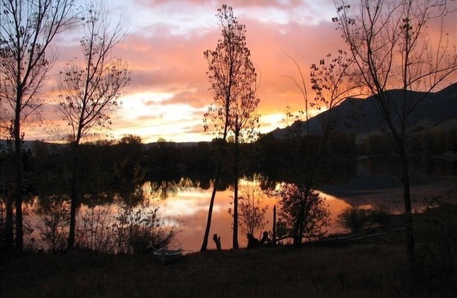 Trois Lacs Getaway. Belle Waterfront Home. (5 miles) à Wenatchee