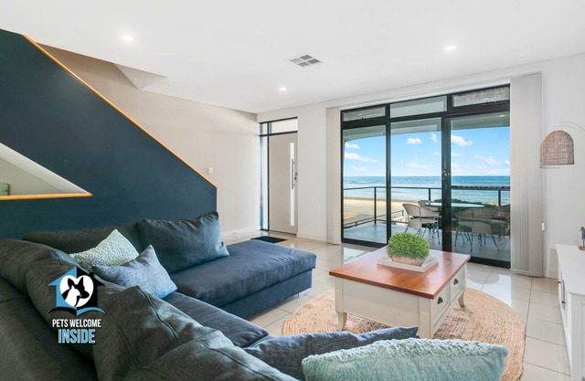 Three Level Esplanade Magic with Stunning Views