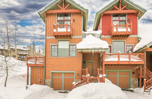 Three-Level Townhome with Stunning Mountain Views, Fireplace, Deck & Balcony