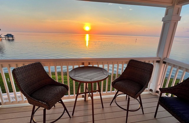 Three Little Birds Nest. Island smart-home, luxury finishings and bedding,