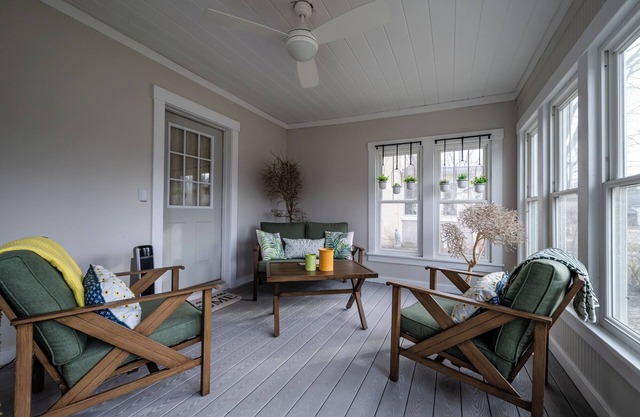 Three Oaks Home Close To Everything! Two Night Summer Min!
