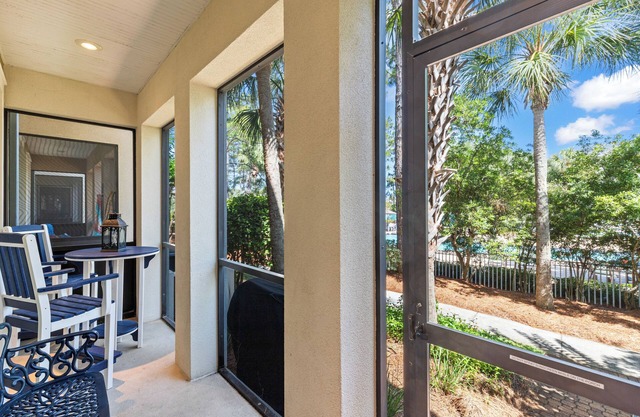 Three Pools, Steps to Beach, Dining and Shopping!