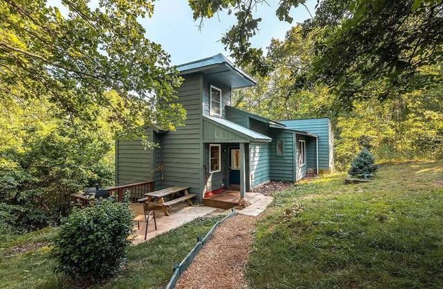 Three Rivers Retreat in Steelville, MO. 2 Bedroom Cabin on 20 Acres