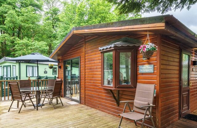 Three Trees Lodge - White Cross Bay - With Hot Tub