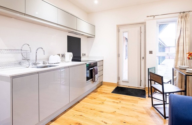 Ash - Three Tuns Apartments