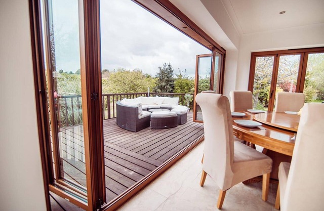 Threeways Retreat With Heated Swimming Pool
