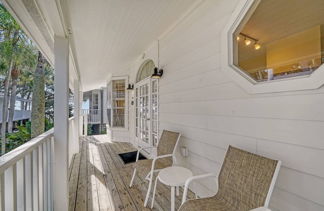 1BR Cottage Gulfside Steps to the Water