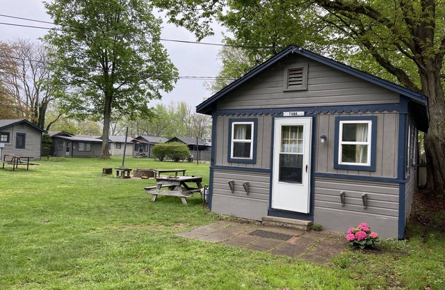Tiana Cottages at Tiffany's Cottages! New In-Ground Pool, Fire Pit, Night Life!