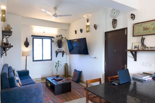 TicAna 2 bedroom living & Kitchen with lake view garden rooftop