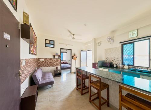 TicAna Apartments with all amenities lake view & terrace garden Ac Kitchen wifi