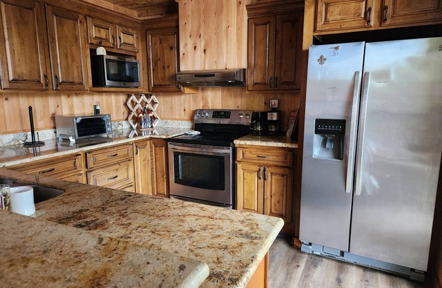 Tickfaw River House - sleeps 8, 5 beds