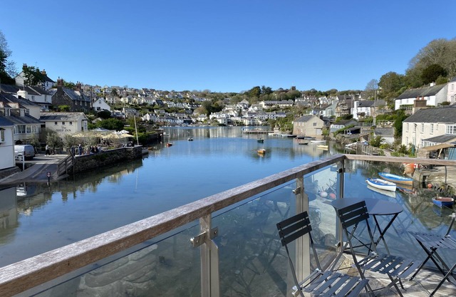 TIDAL WATERS, pet friendly, with a garden in Noss Mayo
