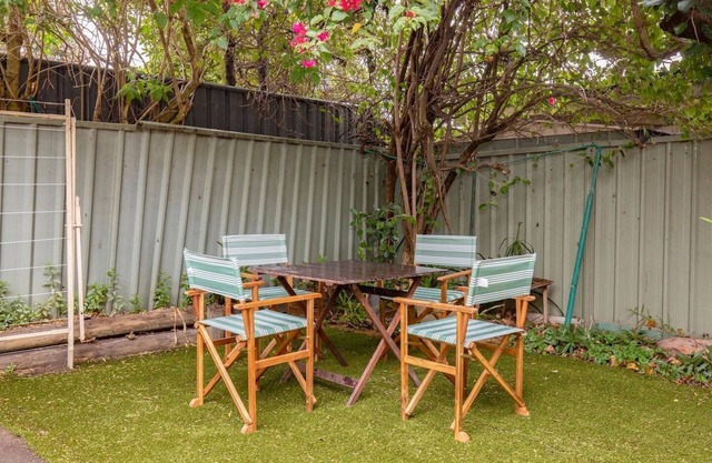 Tighes Hill Hideaway Alfresco Living by the Park