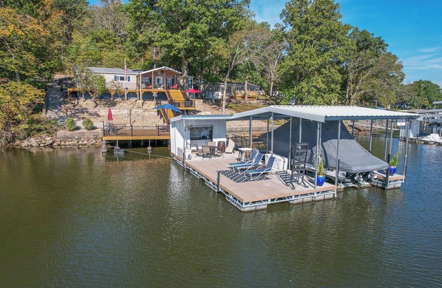 Tiki Hollow - Waterfront house w/ Huge martini deck!