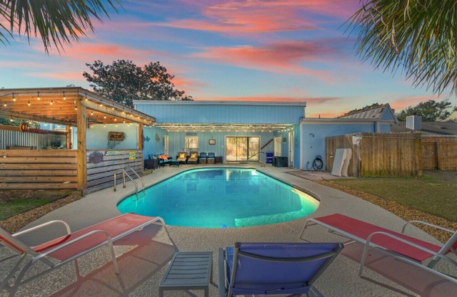 Tiki Hut: Fan Fave Prvt Pool Home, Game Room, Tiki Bar, & FREE Daily Activities!