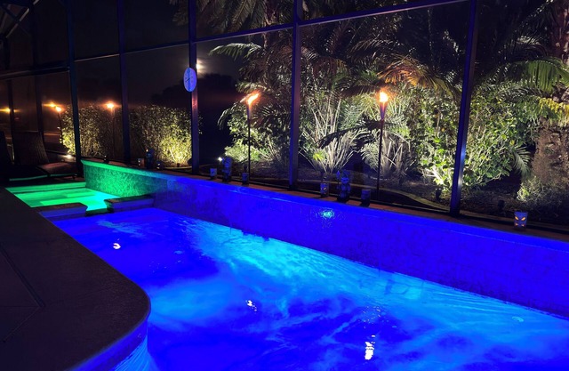 TikiTiki Lake Sumter, private pool, hot tub, game room, outdoor kitchen&tiki bar