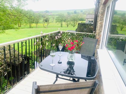 Tilly Cottage - overlooking Pendle Hill