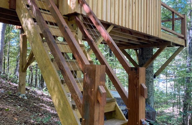 Open-air timber-frame treehouse along the Ocmulgee River