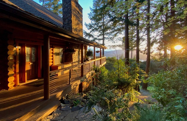 Timber Lodge Log Home, 10 Person Theater Room, Hot Tub, Pool Table, Ocean Views!