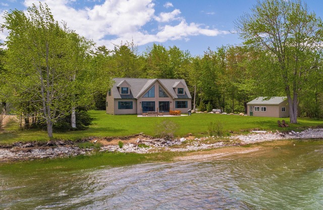 Timber Point – Secluded Waterfront Oasis