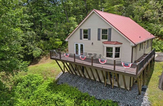 Timber Ridge Retreat - by Chatuge Home Concierge Serene Mountain Retreat with Stunning Year-Round Views | Gated Community