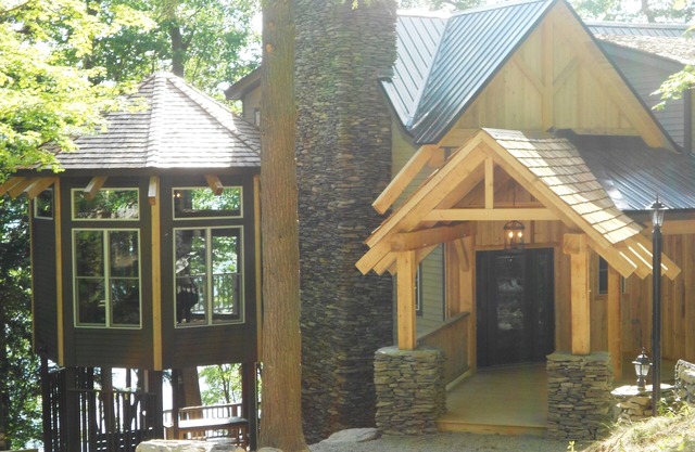 Timberframe Spa Lodge dans les bois sur le lac Skaneateles, NY