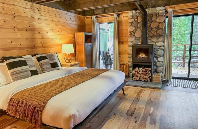 Timberline Family Cabin for 12! 2min to Shuttle