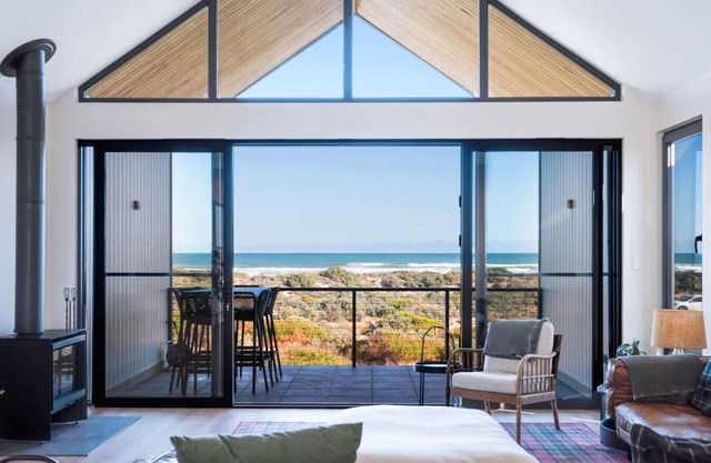 Timbers By The Sea, Beachfront Bliss with Fireplac