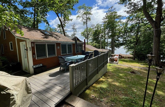 Timbers Cottage. Lake Winnipesaukee shared waterfront.