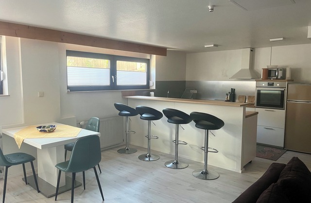 Time out 2/bright spacious vacation apartment