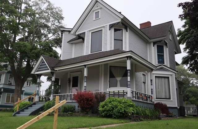 Timeless Memories - Victorian home located in the heart of Ludington