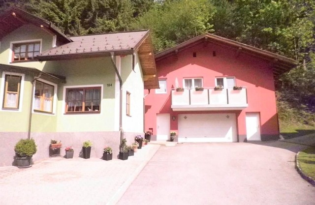 Tina, maison - appartement / 2 chambres / douche, WC